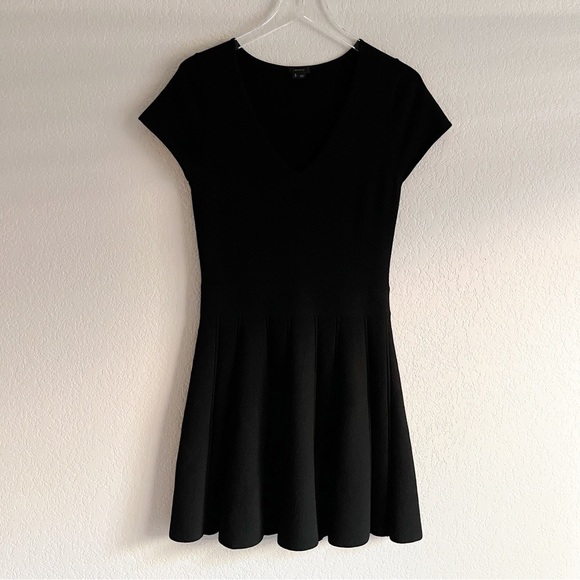 THEORY Knit Flit and Flare Black Dress Size Size Large - Picture 2 of 12